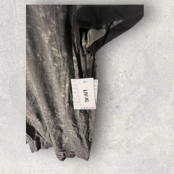 LulaRoe Liv Tshirt-Size XLarge-Heather Grey Print TshirT -NWT - Picture 2 of 5